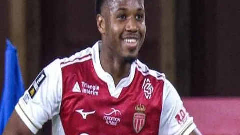 激战五连胜！CBA赛场14胜12负，南京激战新疆，揭秘高胜率背后的秘密对决！